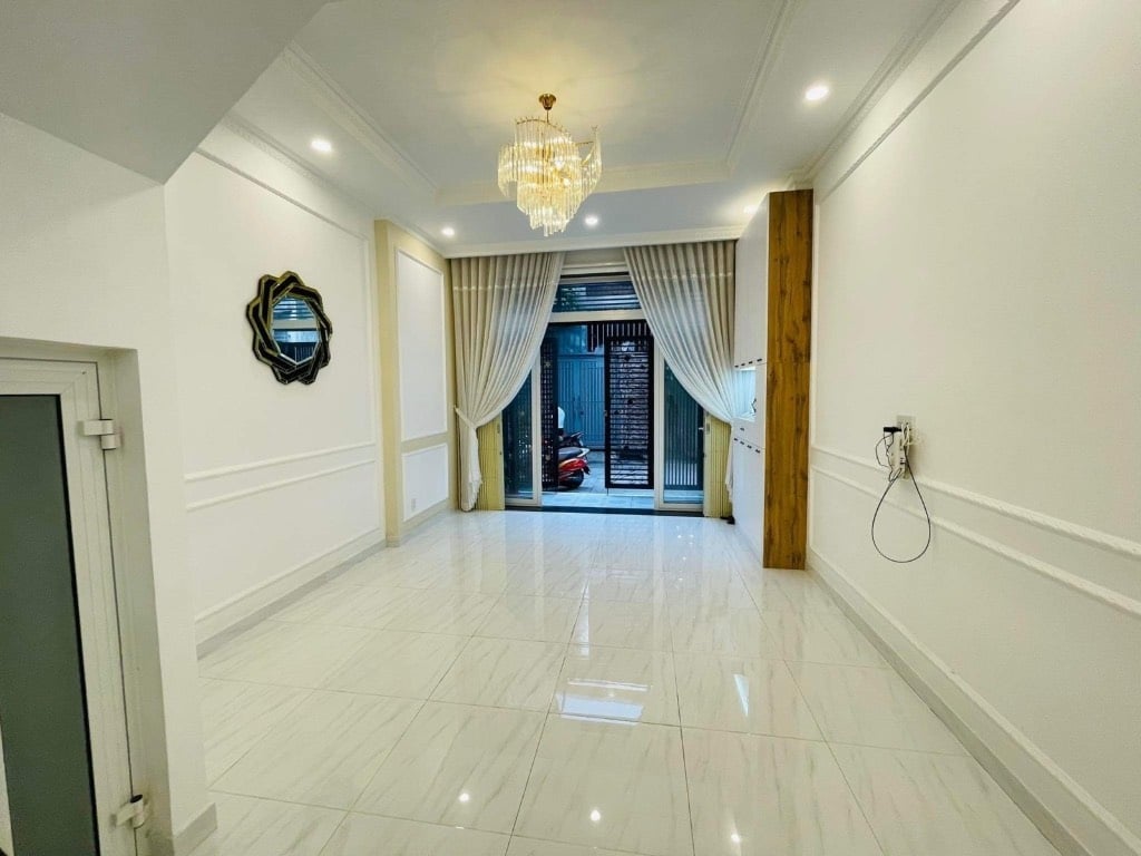 Bán nhà hẻm xe hơi Cách Mạng Tháng 8, Quận 3, xe hơi vào nhà, ngang 4x16, chỉ 14 tỷ