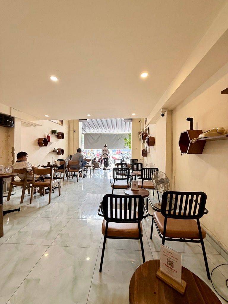 Bán nhà mặt tiền Võ Văn Kiệt, Quận 1, trục đường huyết mạch, dòng tiền sẵn có