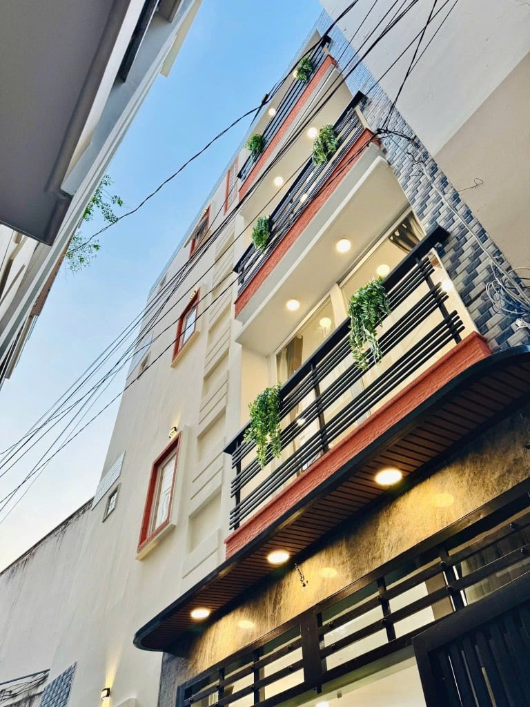 BÁN NHÀ HOÀNG MINH GIÁM, PHƯỜNG 9, PHÚ NHUẬN, 4 TẦNG, HẺM XE HƠI, 40M2, NHỈNH 6 TỶ