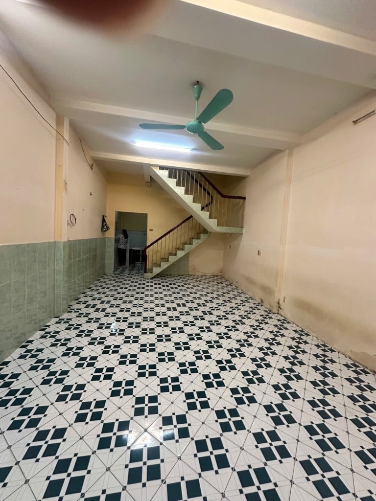 Bán nhà Trần Phú Quận 5, hẻm xe hơi đỗ cửa, dt 65m2, giá chỉ 8,6 tỷ