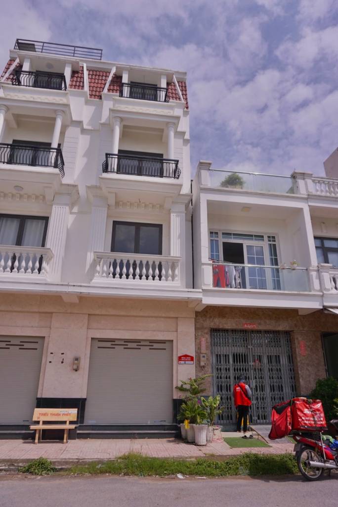BÁN SHOPHOUSE ĐƯỜNG NGÔ QUYỀN, MẶT TIỀN CHỢ CÁI VỒN, 1 TRỆT 3 LẦU, SỔ CÔNG CHỨNG NGAY