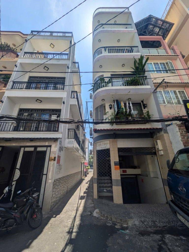 Bán tòa CHDV Quận 3, thuê khoán là 70tr/ tháng, hợp đồng dài 5 năm, đang cho thuê năm thứ 2