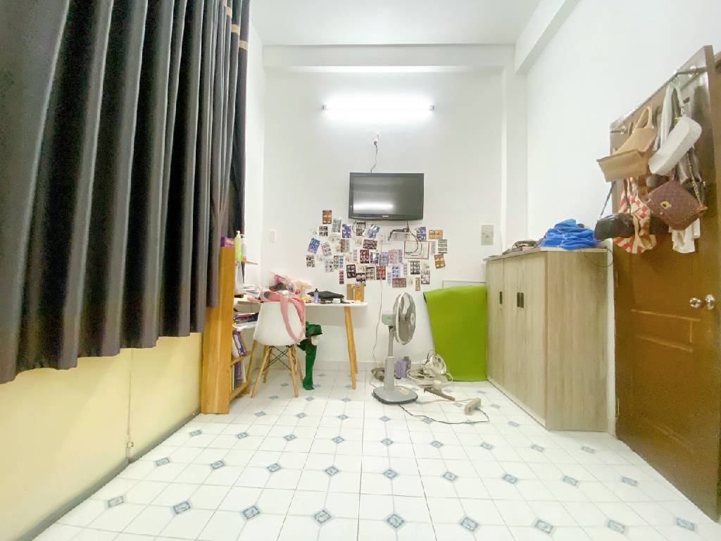 BÁN NHÀ TRUNG TÂM QUẬN 11, 3 TẦNG BTCT, NGANG 5.5M, VÀI BƯỚC RA HẺM 10M THÔNG, ĐỐI DIỆN UBND, SỔ ĐẸP