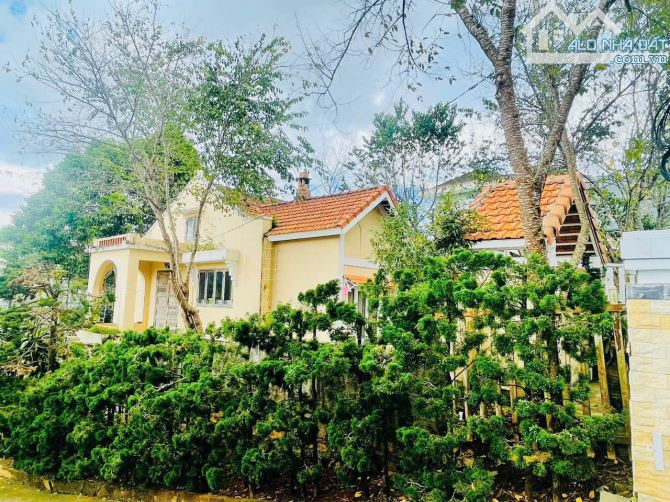 Bán nhanh chiếc villa hoài cổ 361m2 view thoáng ngang 15m Hùng Vương P9 Đà Lạt chỉ 16 tỷ