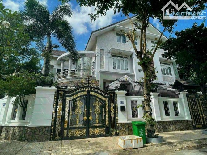 Bán biệt thự Villa 2MT đường Vườn Chuối P4 Q3 - DT 12mx19.2m, 2 lầu - giá 40 tỷ