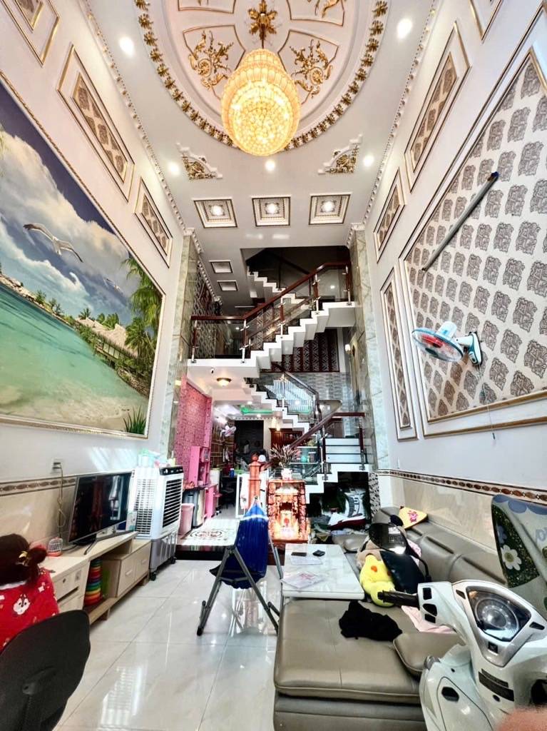 Bán nhà mặt tiền Lạc Long Quân, đường nhựa 8m, khu cao tầng, gần chợ Gò Xoài, TH Phù Đổng