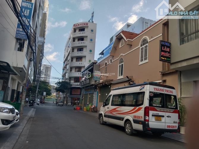 BÁN NHÀ 2 MẶT TIỀN ĐƯỜNG PHÓ ĐỨC CHÍNH, CÁCH BIỂN BÃI SAU 100M