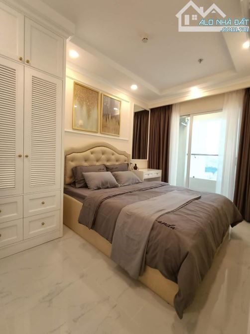 Bán căn chung cư Hà Đô Centrosa, DT 86m2 , 2 Phòng Ngủ , 2WC Giá 9.8 Tỷ , SHR