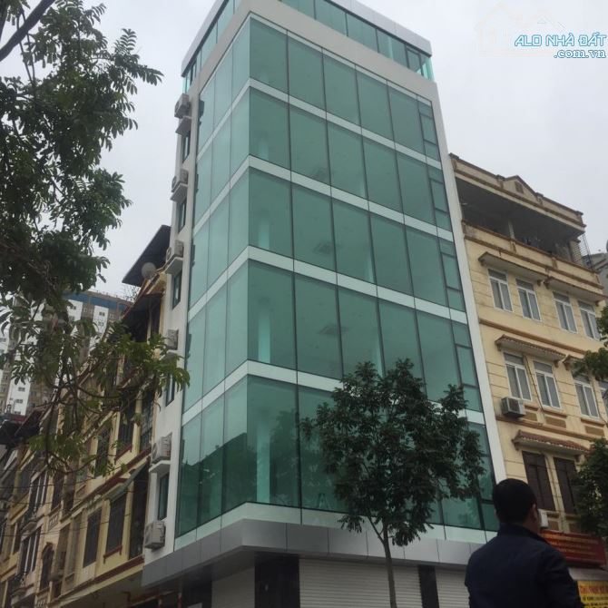 Bán tòa VP trên QL3 TT Đông Anh 165m2, lô góc, 9 tầng, MT 6m. Cho thuê 50tr/th, giá 30 tỷ