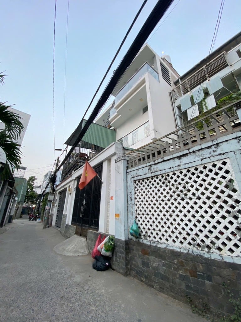 Bán nhà Nguyễn Lương Bằng nối dài, cạnh Phú Mỹ Hưng, 3 tầng, 85m2 7PN thu 340tr/năm, cách HXH 30m