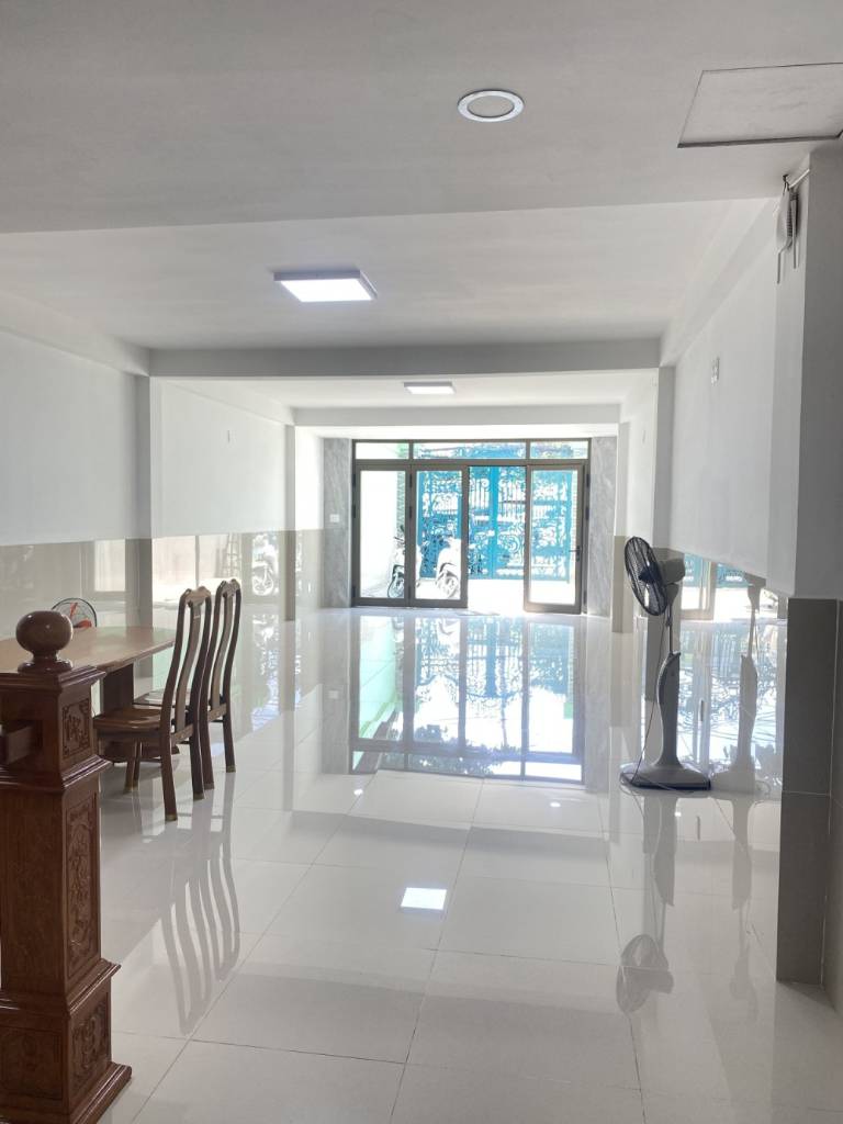 Khu đẹp, bán nhà mặt tiền Quốc Lộ 13, Bình Thạnh, 4.7x22.1m, 5 tầng, còn 20.1 tỷ