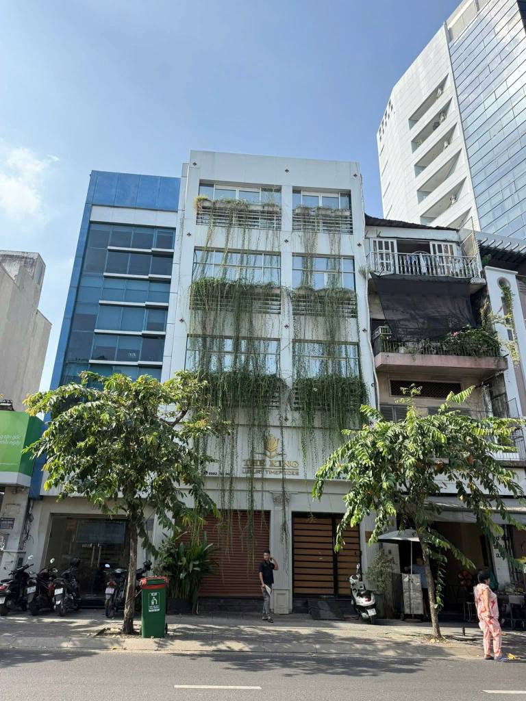 Bán gấp nhà mặt tiền Đinh Tiên Hoàng, Quận 1, DT 147m2 HĐT 150tr/th, giá 35 tỷ