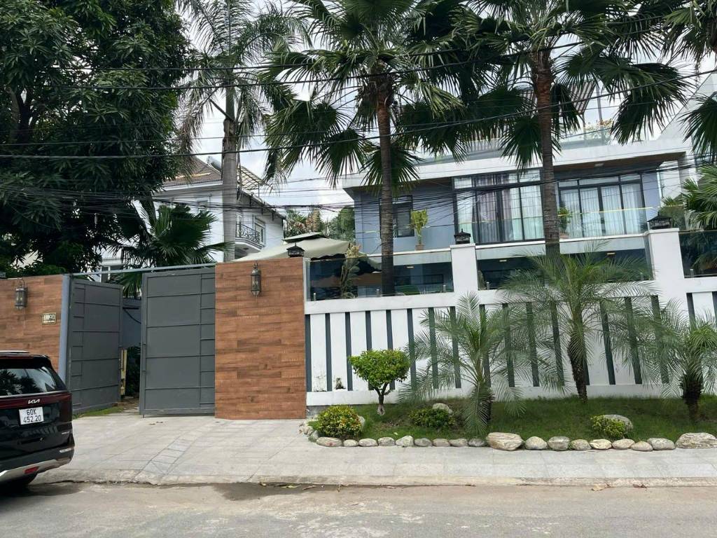 Bán biệt thự mặt tiền Nguyễn Văn Hưởng, Quận 2, DT 20x37m, 3 tầng, giá bán 240 tỷ TL