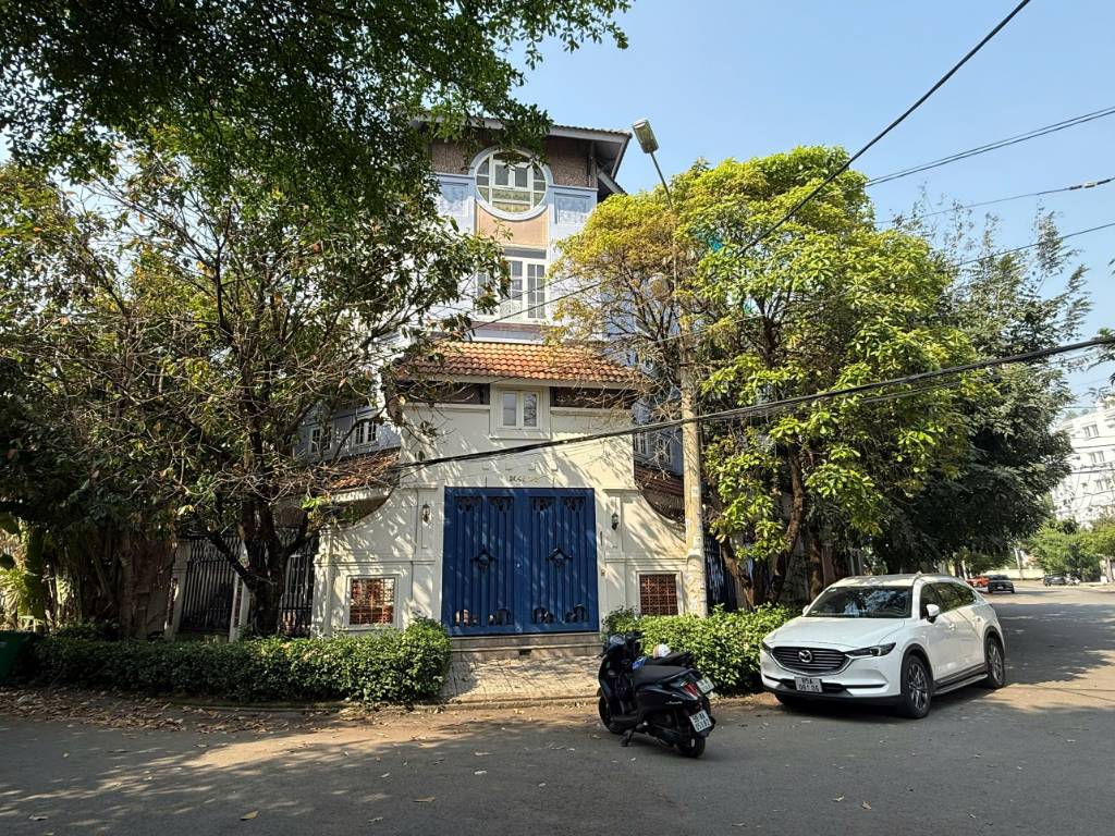 Bán nhà góc 2 mặt tiền Nguyễn Văn Hưởng, Thảo Điền, DT 14x17m 5 tầng, HĐT 3000 USD giá 70 tỷ