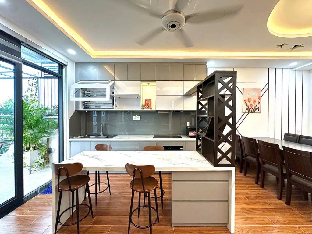BÁN TOÀ NHÀ BUILDING QUẬN 10, HẺM 666 BA THÁNG HAI, KẾT CẤU 8 TẦNG CÓ THANG MÁY
