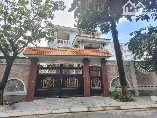 Bán Biệt Thự 3 Tầng, 10 PN - Trung tâm Hải Châu, Đà Nẵng - DT 460m2 - Giá tốt