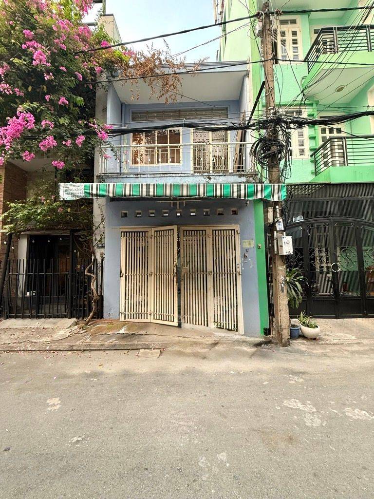 Bán nhà Lạc Long Quân Tân Bình, BTCT 1 trệt 1 lầu, đang làm kho