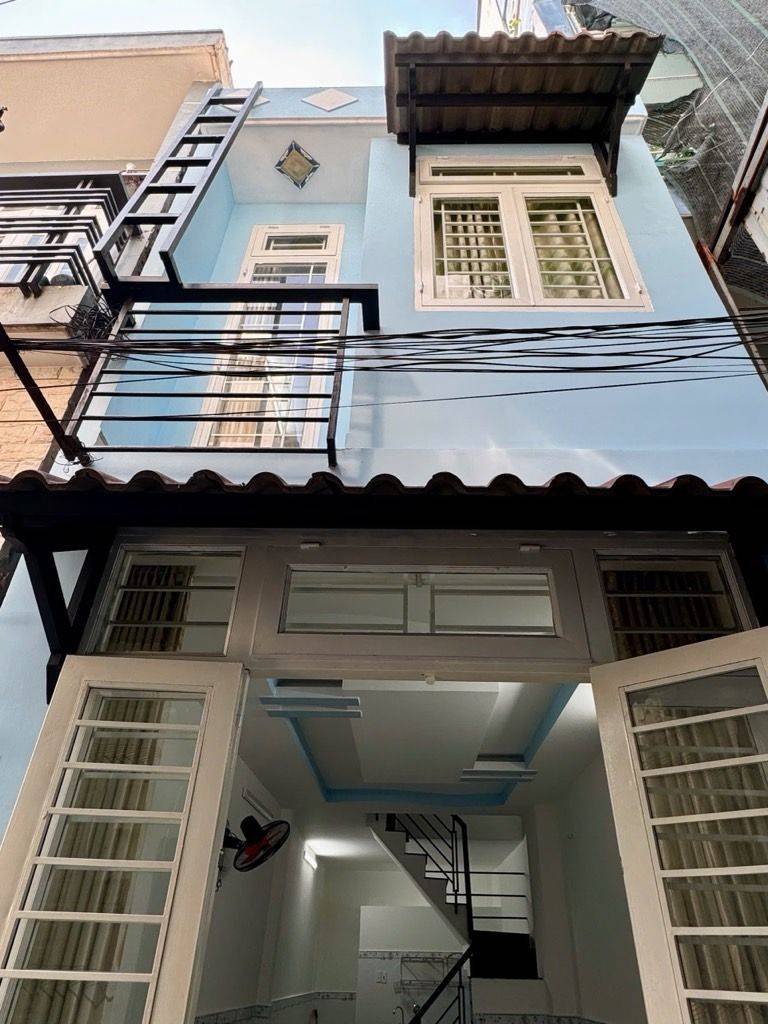 Bán nhà sổ hồng riêng Phan huy ích, Gò Vấp, gần Emart, 30m2 giá nhỉnh 3 tỷ