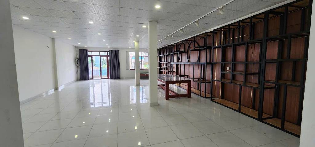 Bán biệt thự mặt tiền Thạnh Lộc 40, Quận 12, 307m², ngang 8m, 3 tầng, hồ bơi riêng