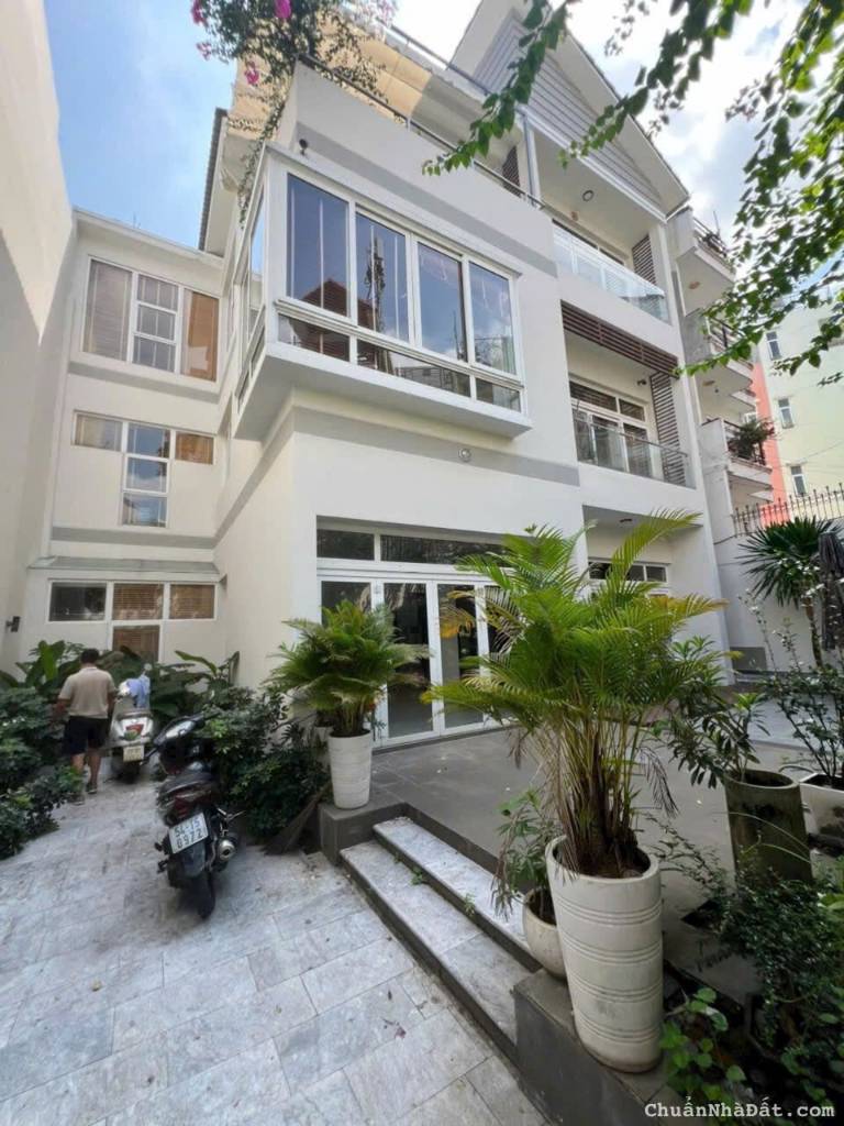Bán biệt thự sân vườn Lê Văn Sỹ Quận 3, 14x17m CN 244m², trệt 3 tầng áp mái, giá 49 tỷ