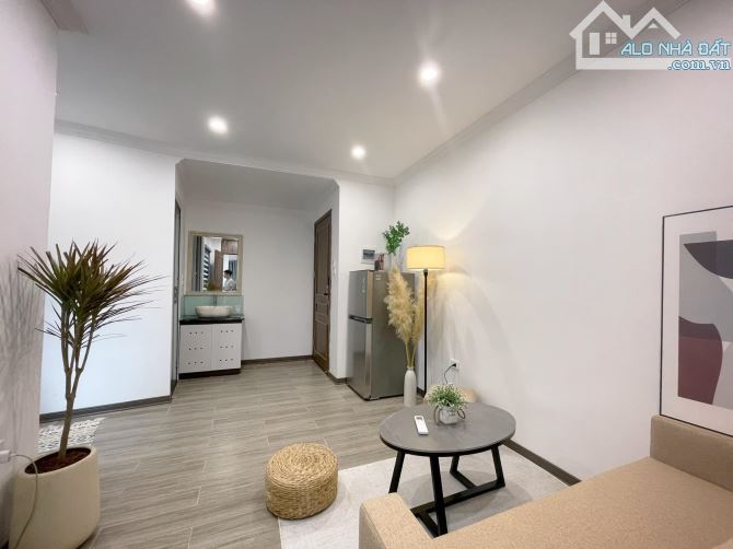 Bán tòa CHDV phố Nguyễn Xiển 105m2x8t thang máy, 24PKK, ô tô 12m, thu 1.5 tỷ/năm