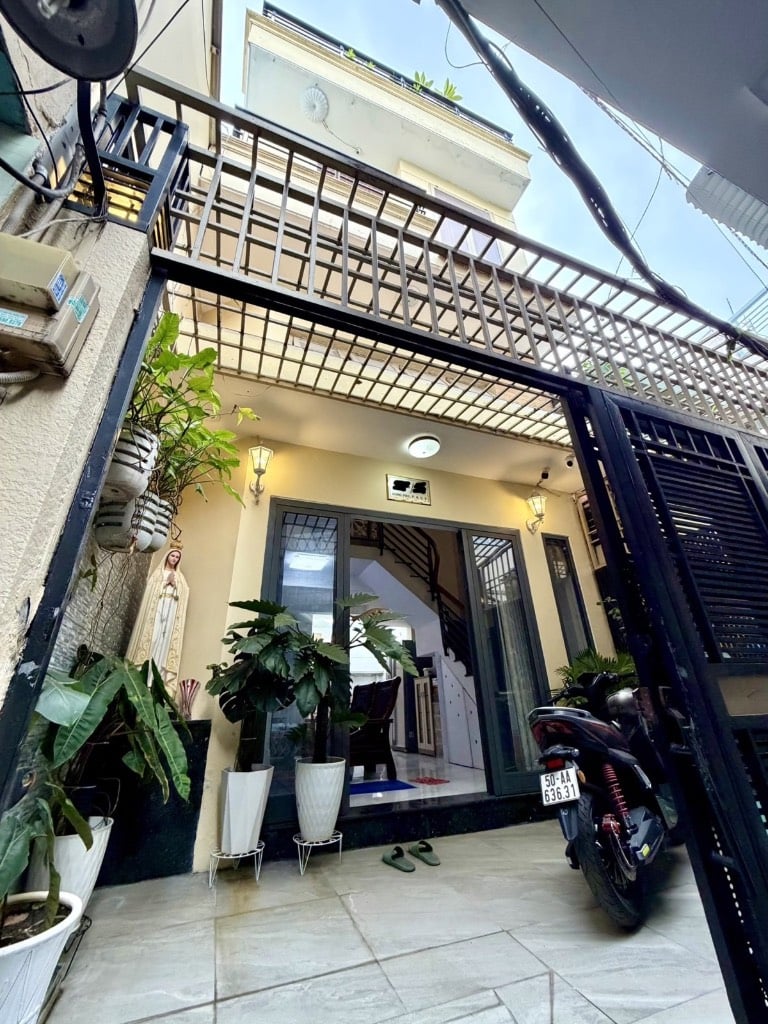 Bán nhà 5 tầng sát mặt tiền Kênh Bến Ba Đình Quận 8 42m² 4PN giá 5,35 tỷ TL