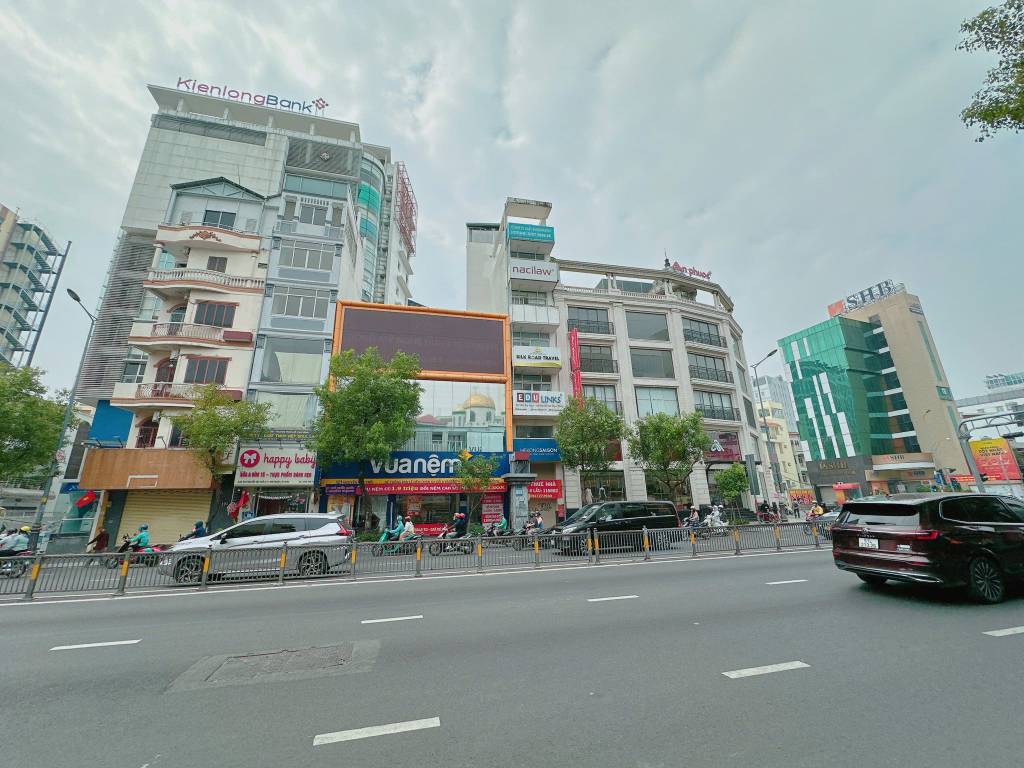 Bán nhà MT 121A Nguyễn Văn Trỗi, 7 tầng, HĐT 35tr/tháng, giá 26 tỷ TL