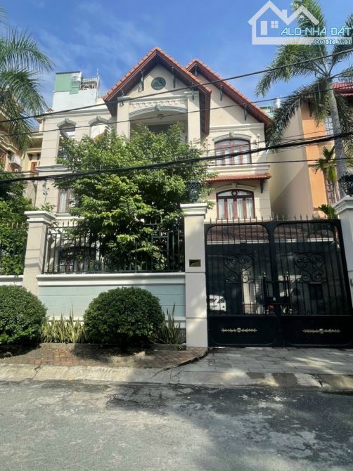 chủ bán gấp biệt thự đường Nguyễn Văn Trỗi, Phú Nhuận, dt: 600m2 3 lầu giá 150tr/m2