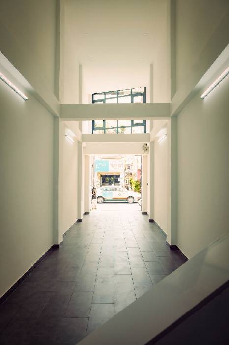 Bán nhà Lạc Long Quân, Tân Bình, đúc 8 tấm sân thượng, đường nhựa 30m, vỉa hè 2,5m