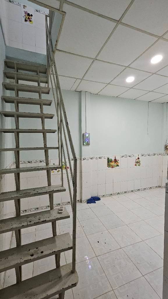 BÁN NHÀ NGUYỄN TRỌNG TUYỂN, TÂN BÌNH, DTSD 20M2 x 2 TẦNG, GIÁP KHU BIỆT THỰ TÂN CANH
