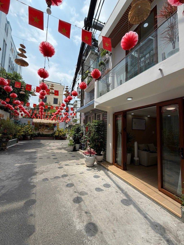 Bán nhà Trần Khắc Chân, Phú Nhuận, hẻm xe hơi đỗ cửa, nhà 2 tầng, tặng nội thất, giá 6,25 tỷ