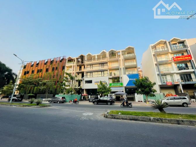 Bán nhà Mặt Tiền Đường D1 khu himlam Quận 7,DT:5x20 nhà 1ham 5L, giá 34tỷ TL