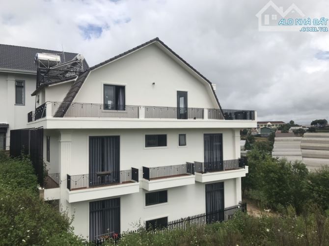 bán biệt thự nghỉ dưỡng trịnh hoài đức phường 11 view đẹp sân vườn ngắm thung lũng