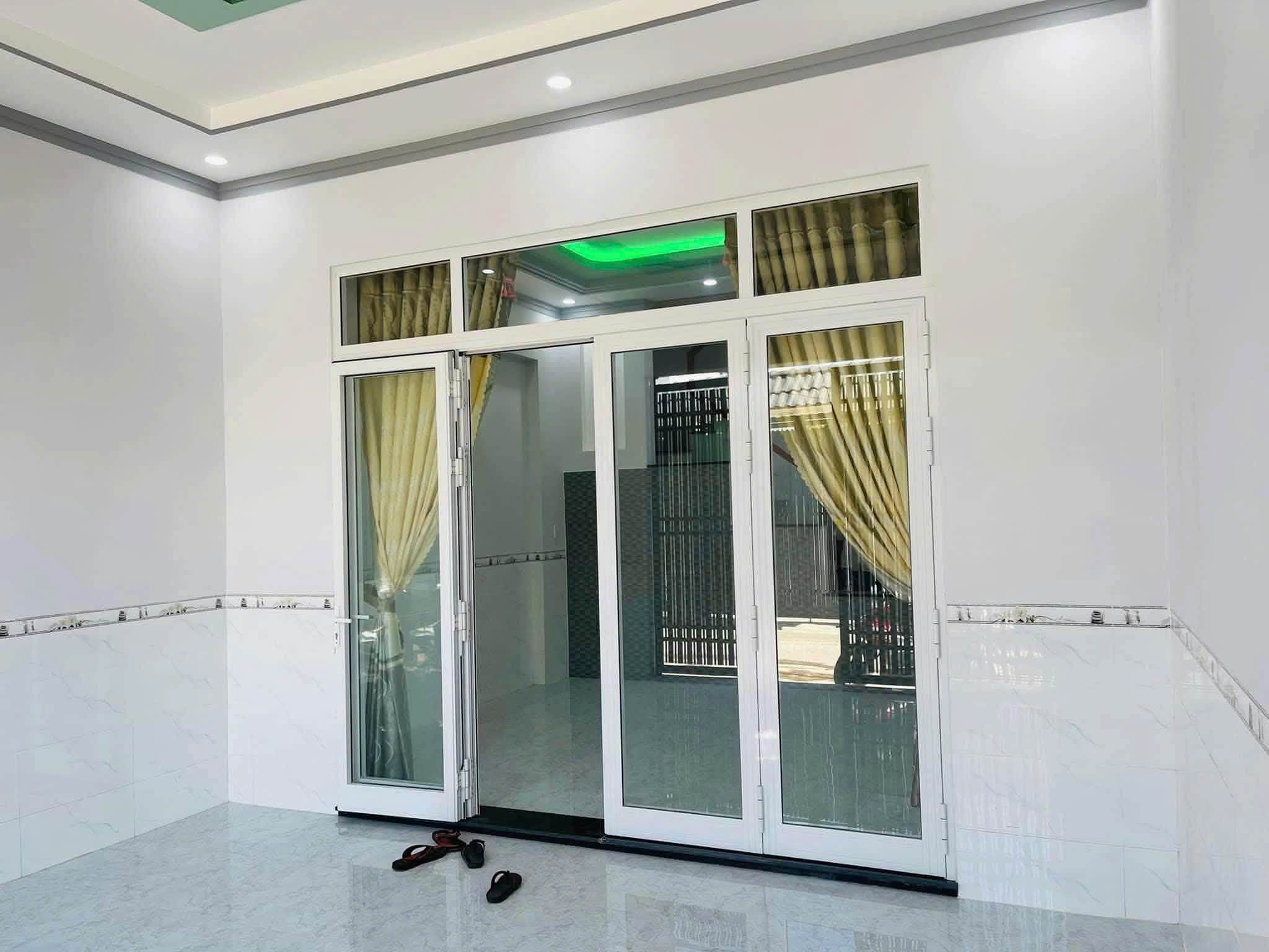Nhà 1 trệt 1 lầu