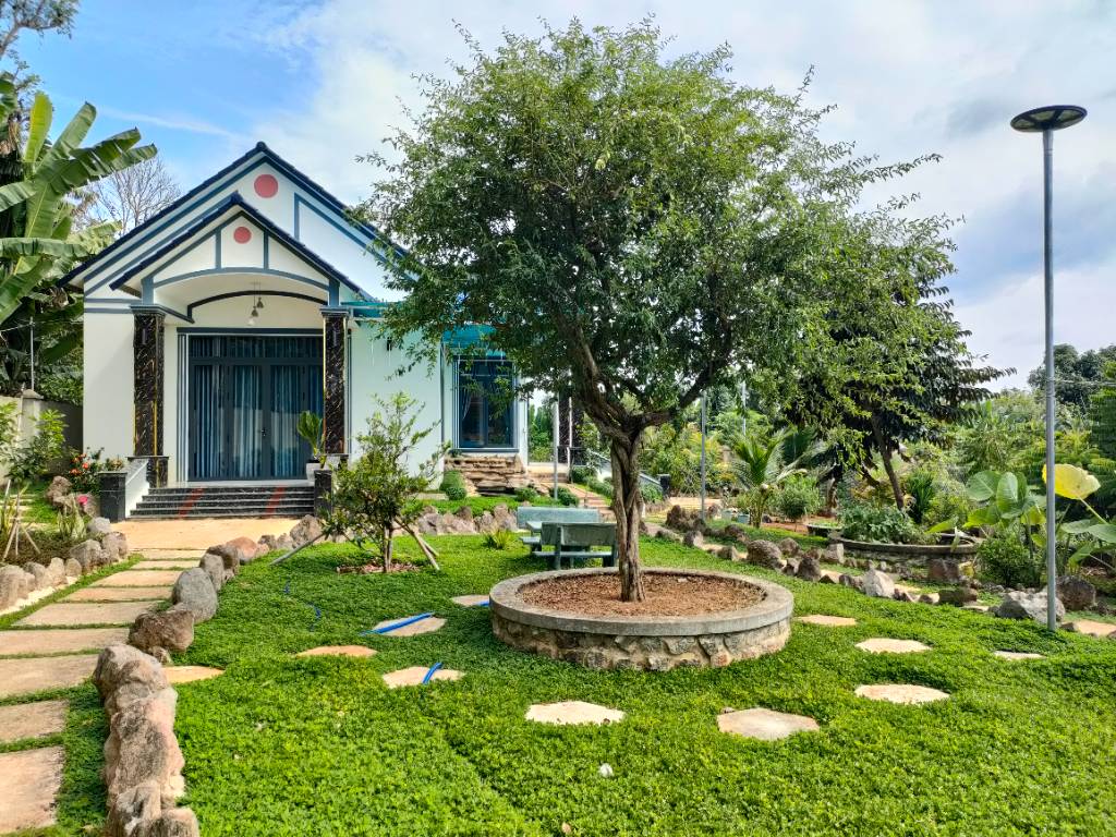 Bán đất vườn Phú Túc, Định Quán, 1856m2 sẵn nhà mái Thái 200m2, hồ cá koi chưa đến 2 triệu/m2