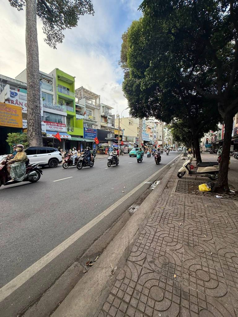 GIÁ SỐC, BÁN NHÀ MẶT TIỀN HÙNG VƯƠNG QUẬN 5, 4 TẦNG VỈA HÈ 5M, CHỈ 20,3 TỶ TL