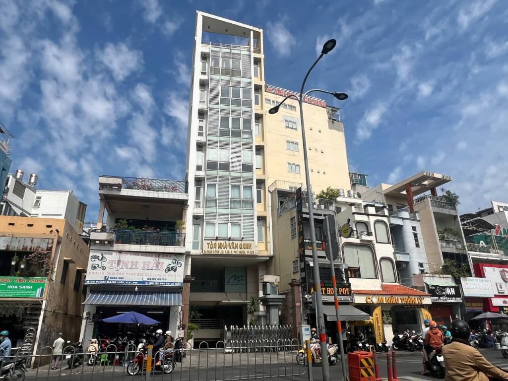 Bán building mặt tiền 54 Phan Đăng Lưu, 7.8x32m, 2 hầm 10 tầng, HĐT 300tr, 125 tỷ