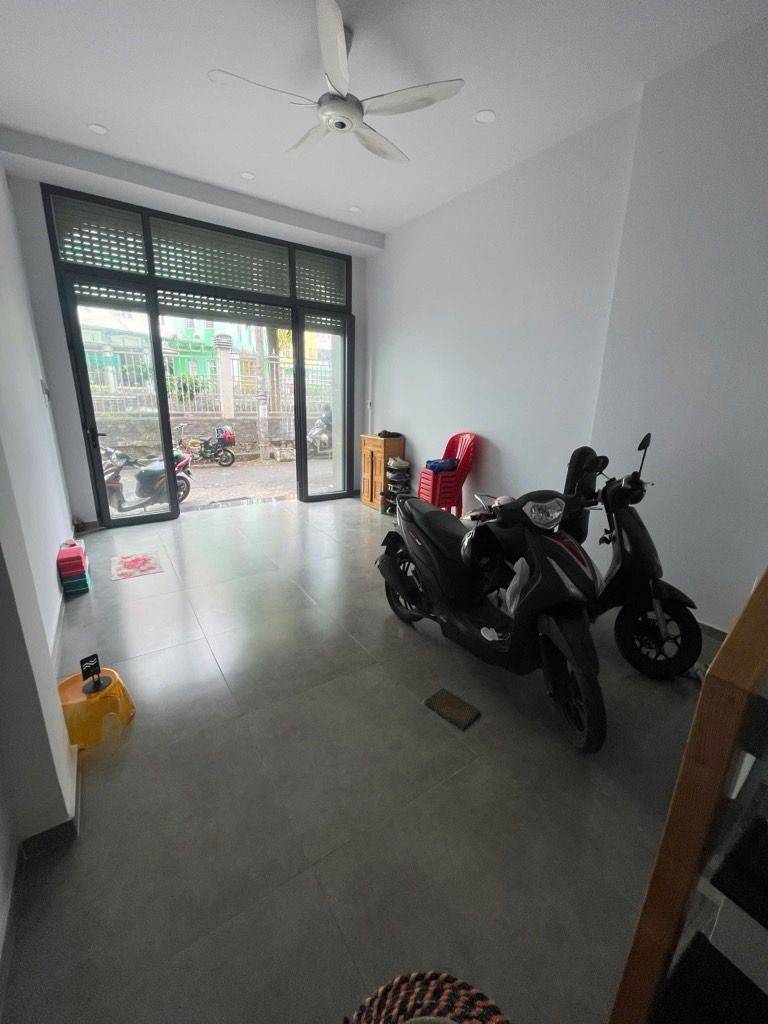 BÁN NHÀ TÂN SƠN NHÌ, TÂN PHÚ, Ô TÔ NGỦ TRONG NHÀ, VUÔNG VỨC SỔ A4, NGANG 4 X 14M