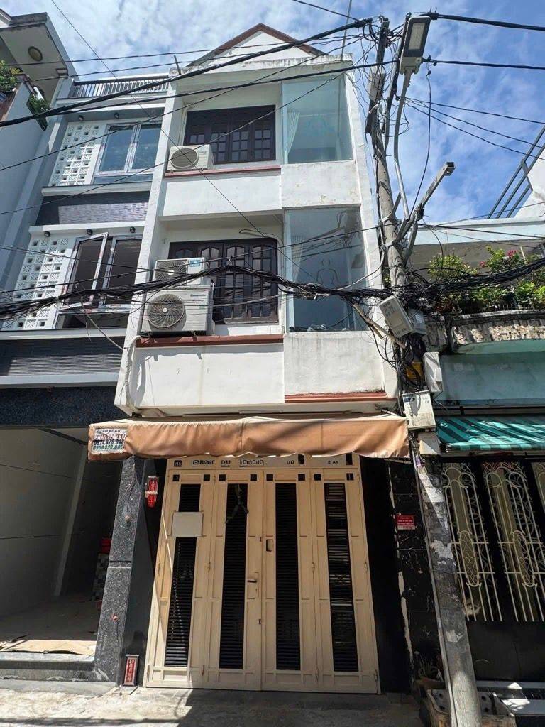 BÁN NHÀ LẠC LONG QUÂN QUẬN 11, GẦN ĐẦM SEN, VỊ TRÍ ĐẸP, HẺM XE TẢI 6M THÔNG, GIÁ TỐT