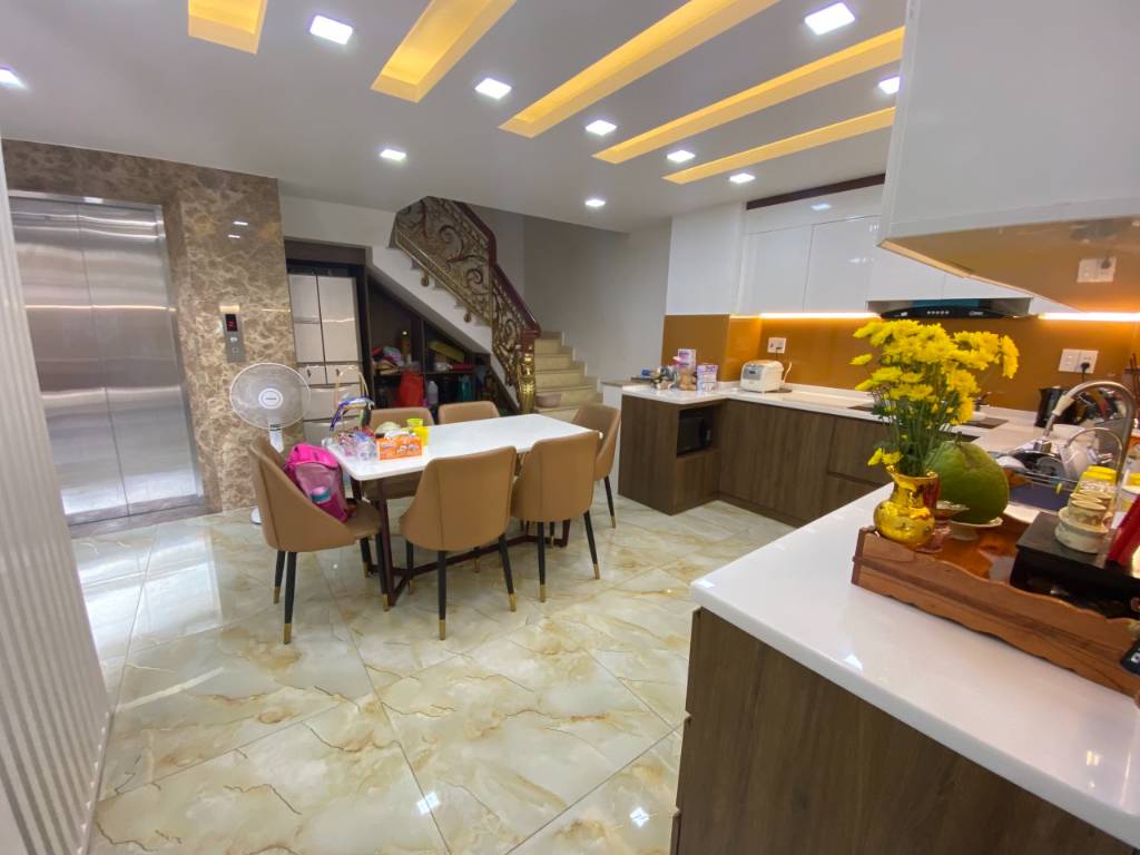 Bán nhà góc 2 mặt tiền Trần Kế Xương, Phú Nhuận, DT 10m x 13.8m, 4 tầng, TN 120tr/th, giá 19 tỷ