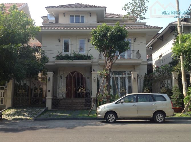 Bán biệt thự tuyệt đẹp Lê Văn Sỹ, P.2, Tân Bình, DT: 12 x 23m, 2 lầu, Giá chỉ: 31.5 tỷTL