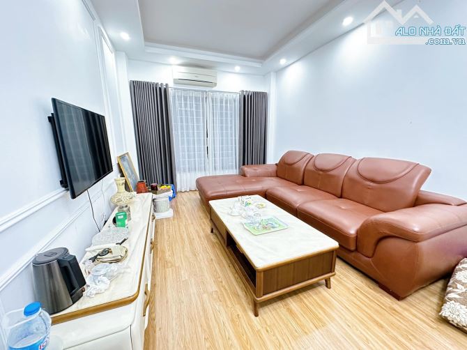 Bán nhà ngõ 353 An Dương Vương 35m2 mới tinh, Ô tô đỗ cửa MT 4.5m 5 tầng, LÔ GÓC 3 thoáng