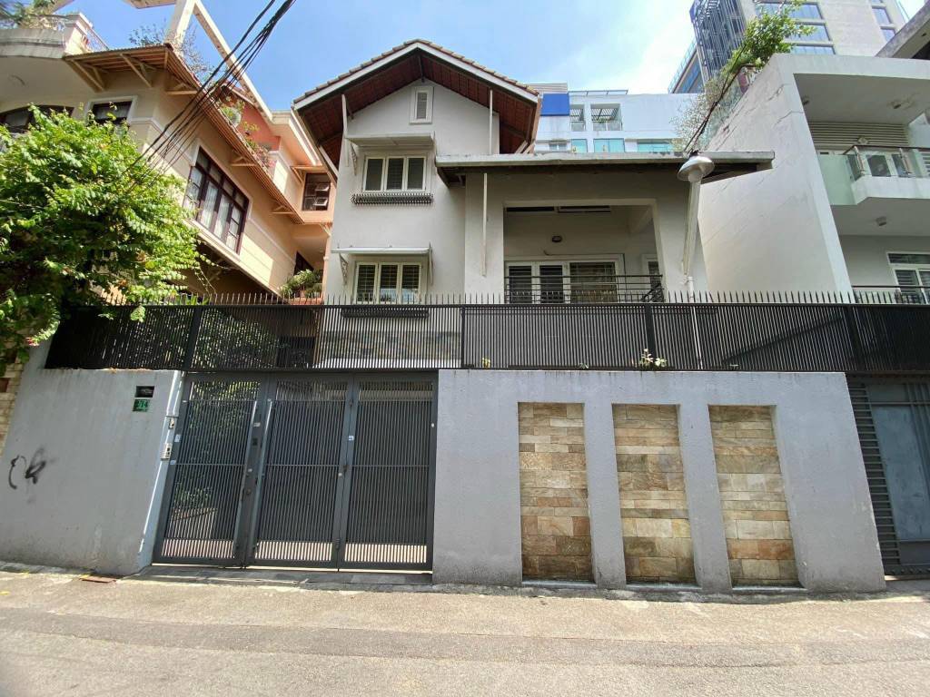 Bán biệt thự 2/14 Cao Thắng, DT 13,1x18m, 3 tầng, HĐT 95tr/th, giá bán 100 tỷ TL