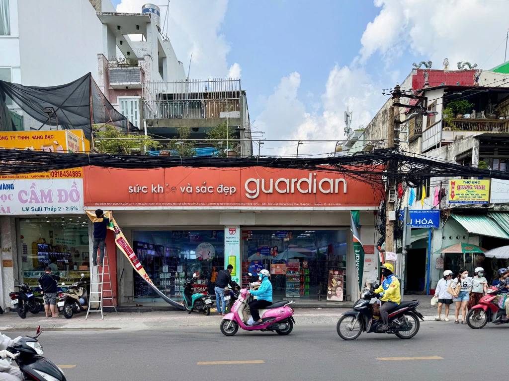 BÁN NHÀ GÓC 2 MẶT TIỀN 402 CÁCH MẠNG THÁNG 8, DT 9,8X27M, 2 TẦNG, HĐT 150TR/THÁNG, GIÁ 90 TỶ TL