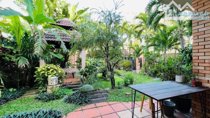 VILLA SÂN VƯỜN SIÊU ĐẸP - DT KHỦNG - ĐỘC ĐÁO - NGAY BIỂN MỸ KHÊ - KHÔNG KHÍ TRONG LÀNH