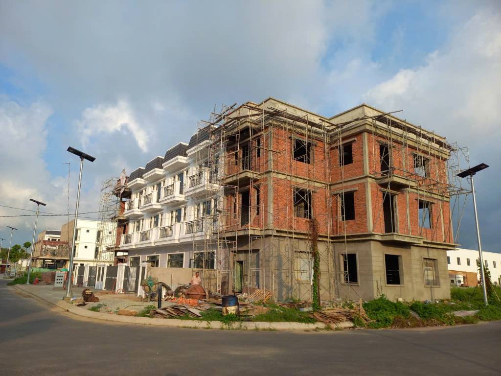 BÁN NHÀ LÝ THÁI TỔ, RẠCH GIÁ, LÔ GÓC MỚI ĐẸP 10X21M, CÔNG VIÊN SAU NHÀ, GIÁ CHỈ 6.8 TỶ