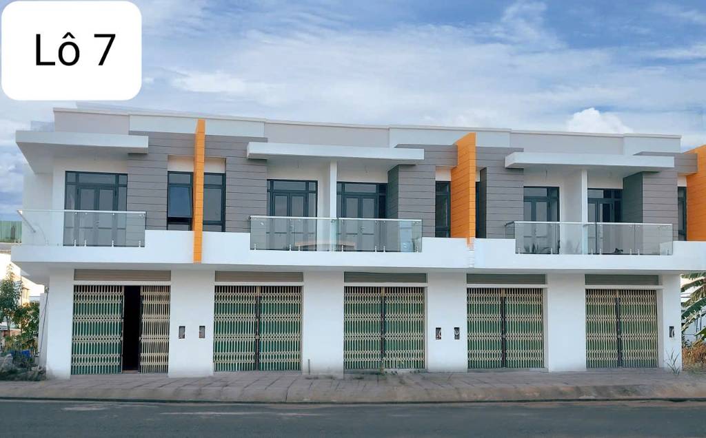 BÁN NHÀ NGUYỄN TRUNG TRỰC, RẠCH GIÁ, 5X18M, ĐƯỜNG SIÊU RỘNG 20M, KHU DÂN TRÍ CAO, NHỈNH 2 TỶ