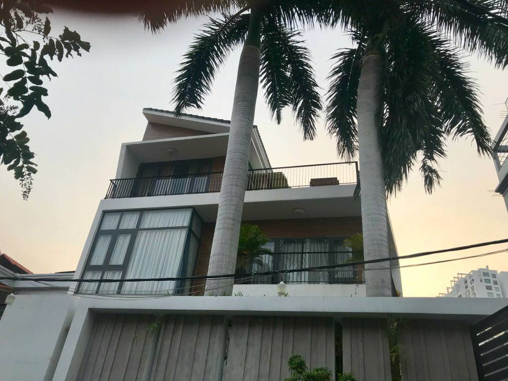 Bán biệt thự 21 21 Xuân Thủy, Thảo Điền, DT 18x25m, 3 tầng, giá bán 100 tỷ TL