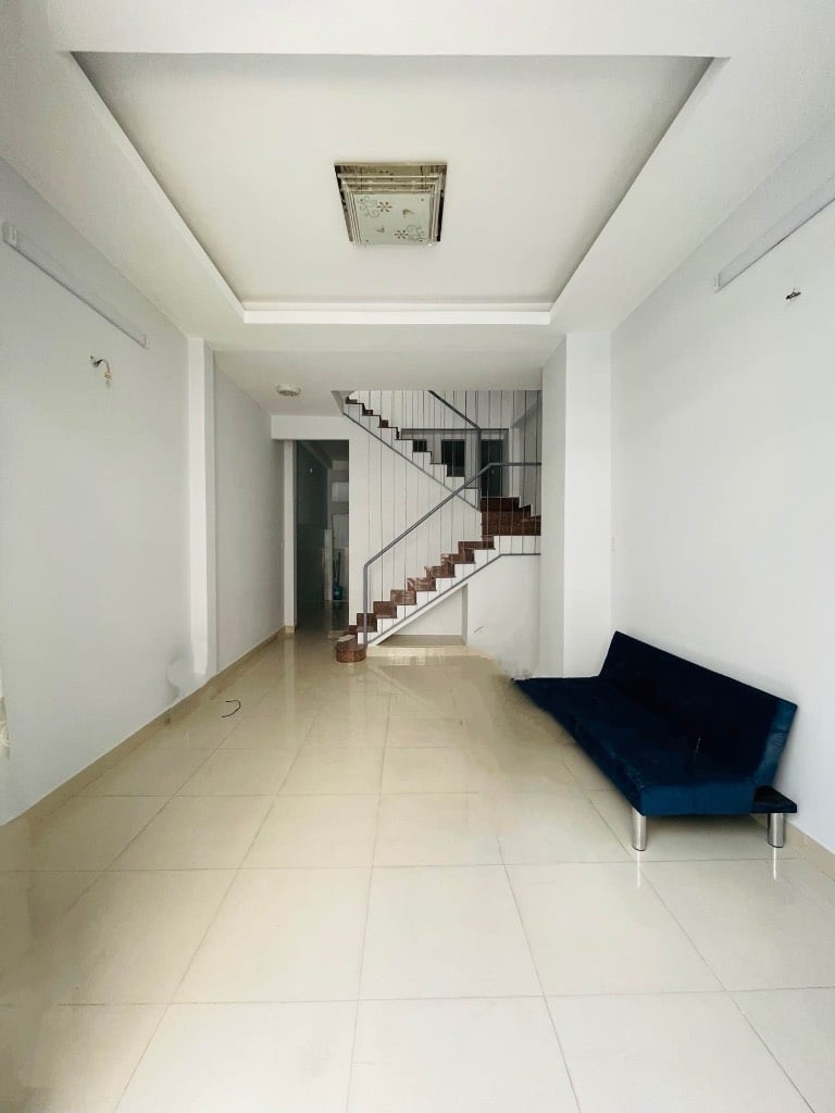 Bán nhà Bùi Tư Toàn, Bình Tân, gần bến xe miền Tây, 3 tầng, dt 56m2, oto đỗ cửa, giá 6,65 tỷ