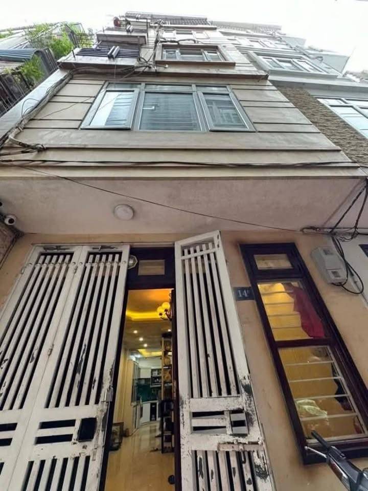 Bán nhà Trường Chinh, diện tích 53m2, xây 5 tầng, sát phố, mặt tiền 4.3m, giá 13.9 tỷ, tặng nt